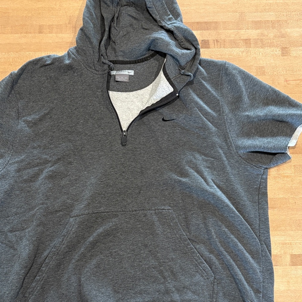 Nike Men's Gray Short Sleeve Hoodie